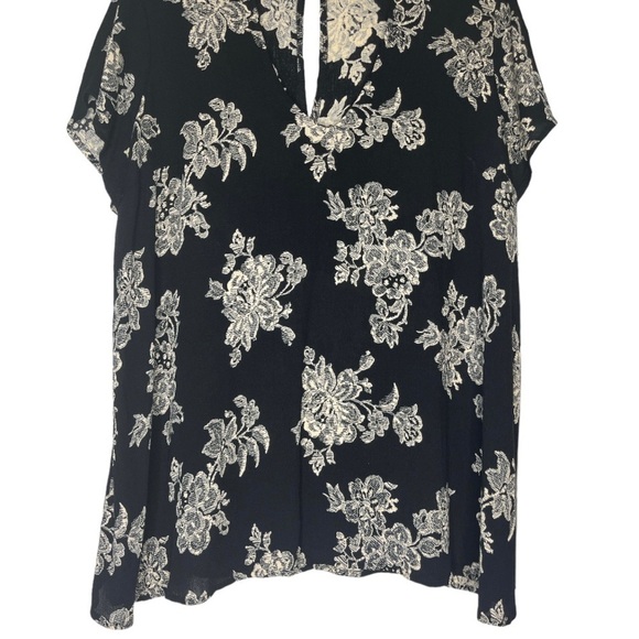 TORRID Floral Keyhole Front Flowy Blouse Black Size 1 Fits 1X - Picture 7 of 8